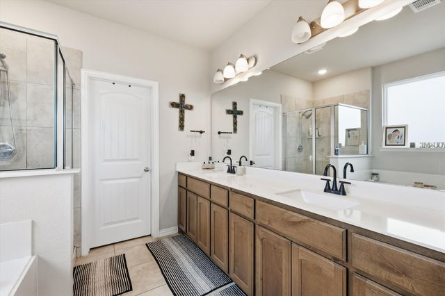 104 Oak Grove Drive, Rhome, TX 76078