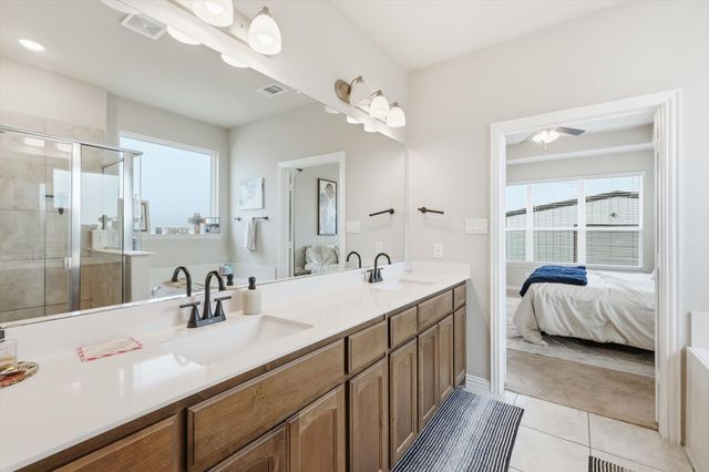 104 Oak Grove Drive, Rhome, TX 76078