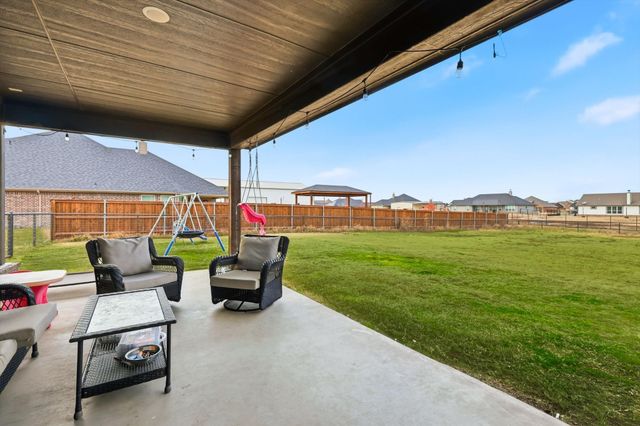 104 Oak Grove Drive, Rhome, TX 76078