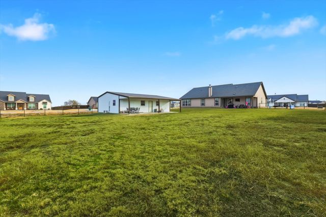 104 Oak Grove Drive, Rhome, TX 76078