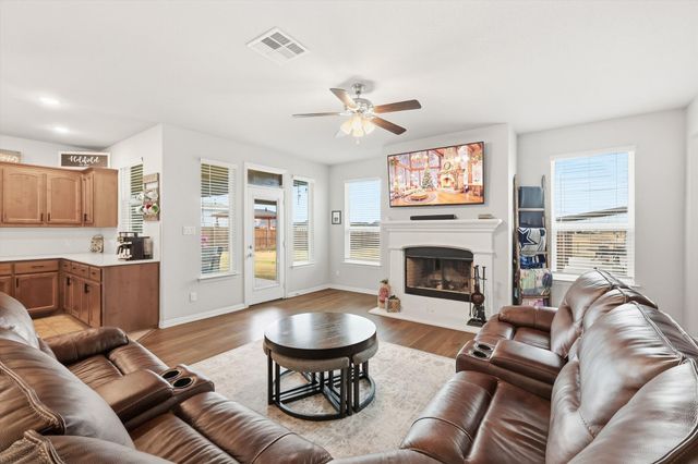 104 Oak Grove Drive, Rhome, TX 76078