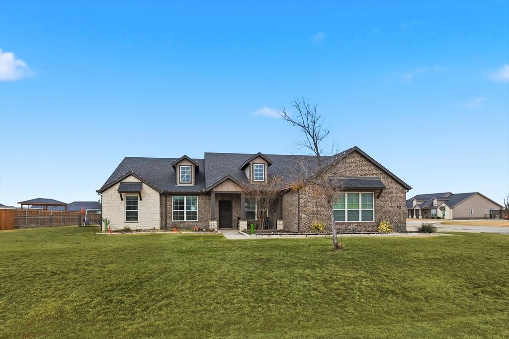 104 Oak Grove Drive, Rhome, TX 76078