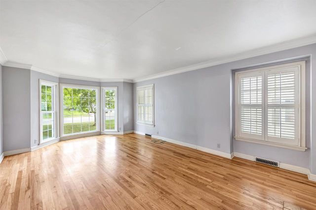 115 E MISSION ROAD, Green Bay, WI 54301