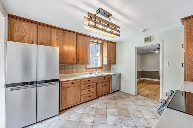 115 E MISSION ROAD, Green Bay, WI 54301