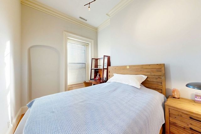 322 Beacon Street 7, Boston, MA 02116