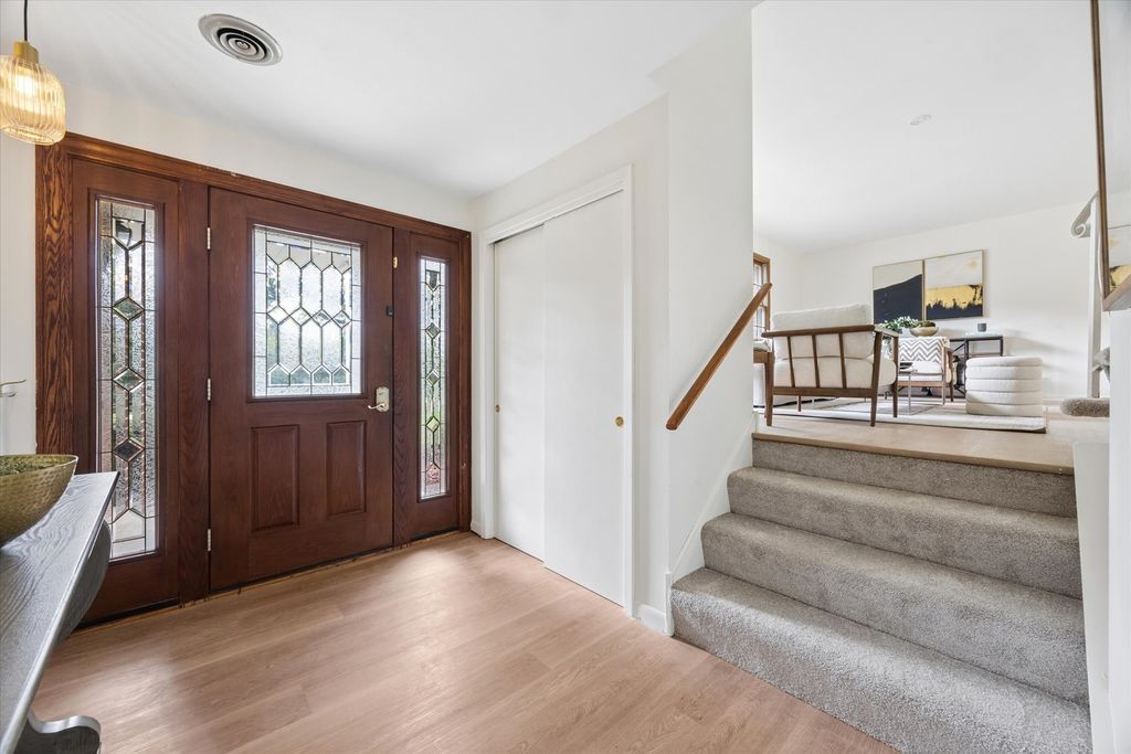 290 W Oak Glen Drive, Bartlett, IL 60103 — photo 3