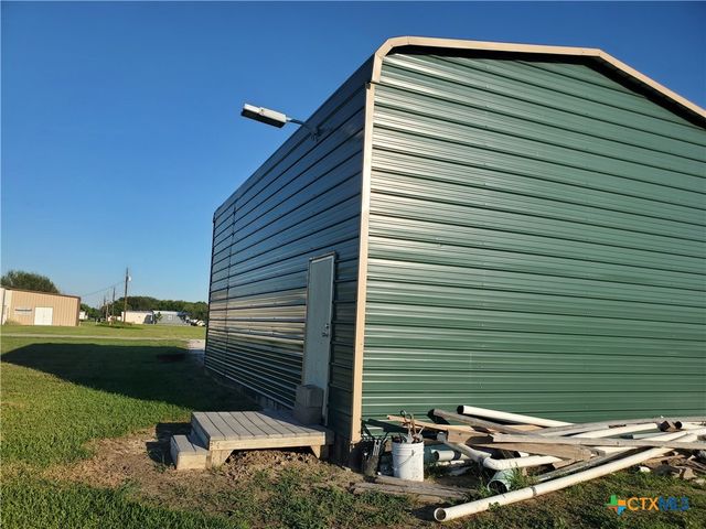 306 N 13th Street, Seadrift, TX 77983
