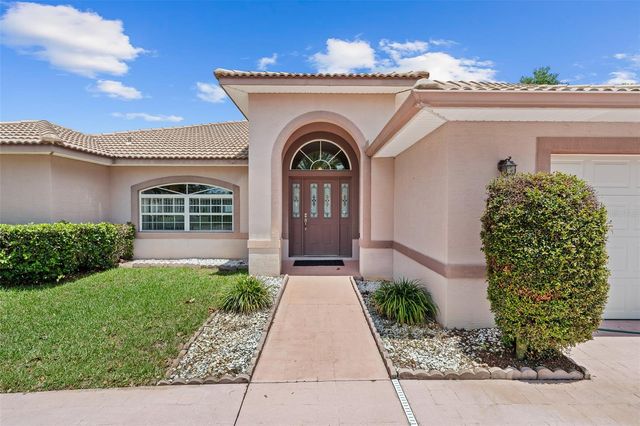 19 ROCKING HORSE DRIVE, Palm Coast, FL 32164