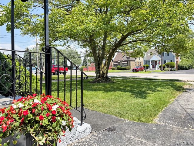 878 Beach Road, Cheektowaga, NY 14225