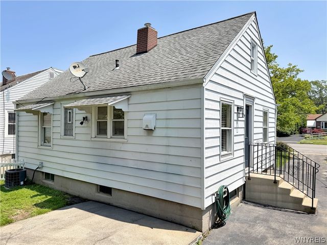 878 Beach Road, Cheektowaga, NY 14225