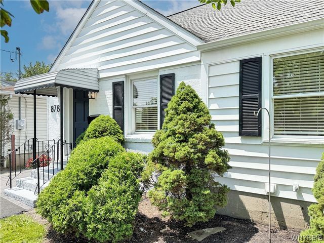 878 Beach Road, Cheektowaga, NY 14225