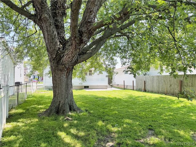 878 Beach Road, Cheektowaga, NY 14225
