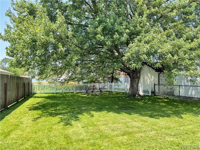 878 Beach Road, Cheektowaga, NY 14225