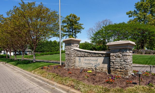 5215 Country Club Dr, Brentwood, TN 37027