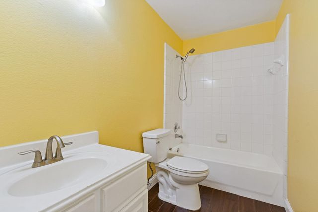 531 Remington Lodge Court, Houston, TX 77073