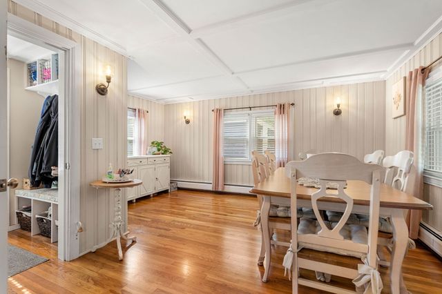 2 Hill Top Ln, Rockport, MA 01966