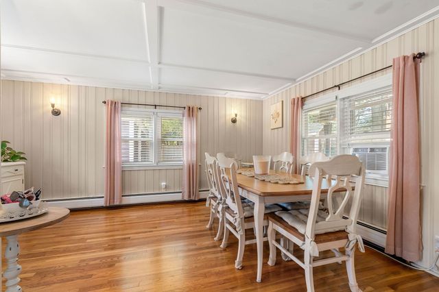2 Hill Top Ln, Rockport, MA 01966