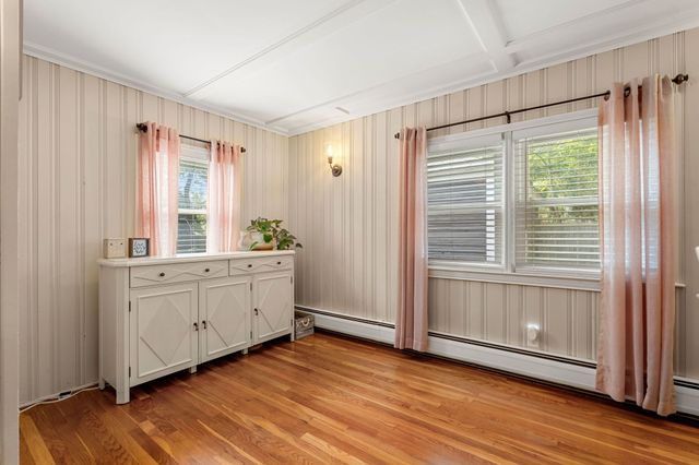 2 Hill Top Ln, Rockport, MA 01966