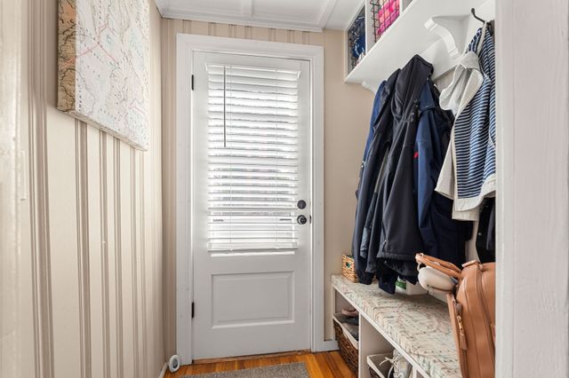2 Hill Top Ln, Rockport, MA 01966