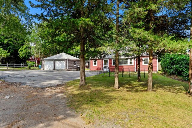 2 Hill Top Ln, Rockport, MA 01966