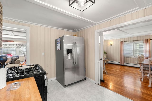 2 Hill Top Ln, Rockport, MA 01966