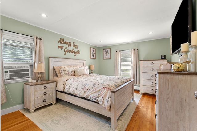 2 Hill Top Ln, Rockport, MA 01966