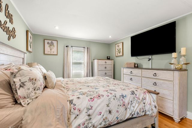 2 Hill Top Ln, Rockport, MA 01966