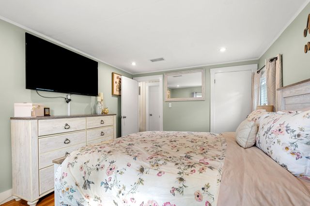 2 Hill Top Ln, Rockport, MA 01966