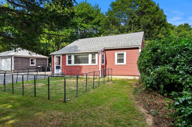 2 Hill Top Ln, Rockport, MA 01966