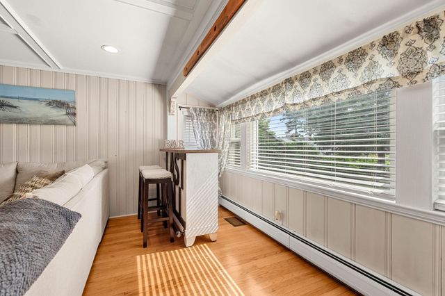 2 Hill Top Ln, Rockport, MA 01966