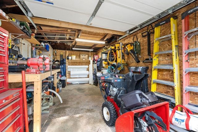2 Hill Top Ln, Rockport, MA 01966