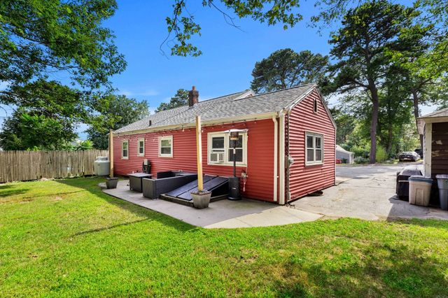 2 Hill Top Ln, Rockport, MA 01966