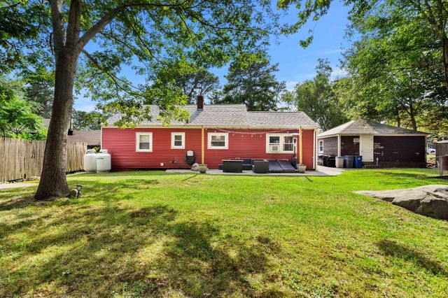 2 Hill Top Ln, Rockport, MA 01966