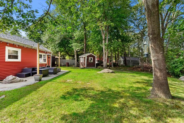 2 Hill Top Ln, Rockport, MA 01966