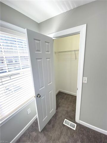 6437 Village Woods CT, Gloucester, VA 23061
