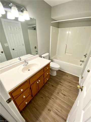 6437 Village Woods CT, Gloucester, VA 23061