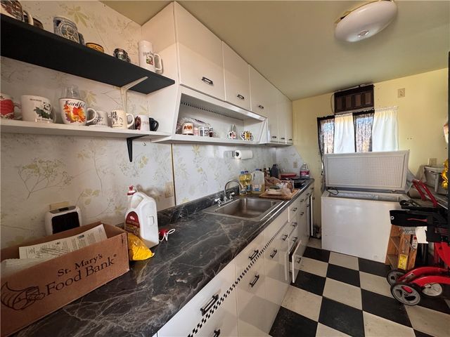 4144 W Abrigo Drive, Golden Valley, AZ 86413