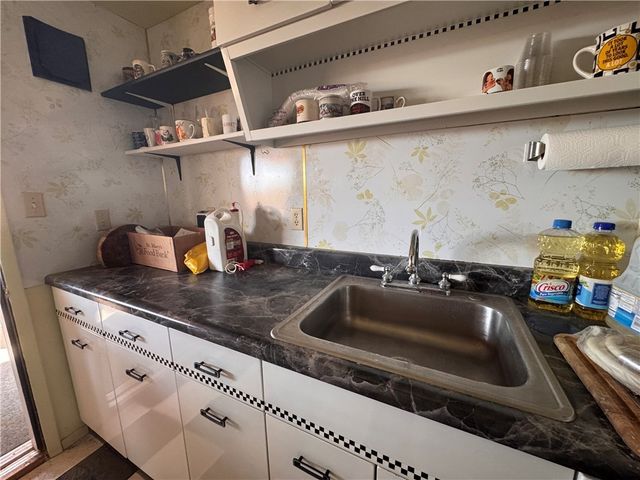 4144 W Abrigo Drive, Golden Valley, AZ 86413