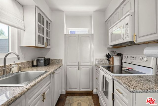 27462 Country Glen Road, Agoura Hills, CA 91301