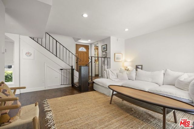 27462 Country Glen Road, Agoura Hills, CA 91301