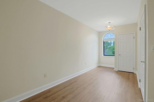 100 Chateau Lane 8, Hawthorne, NY 10532