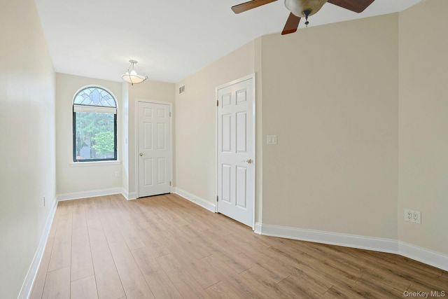 100 Chateau Lane 8, Hawthorne, NY 10532