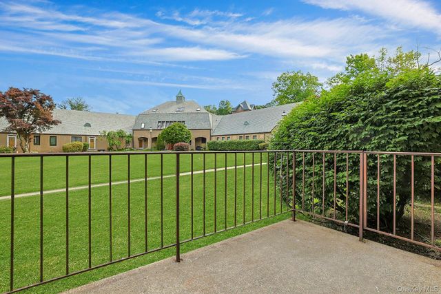 100 Chateau Lane 8, Hawthorne, NY 10532