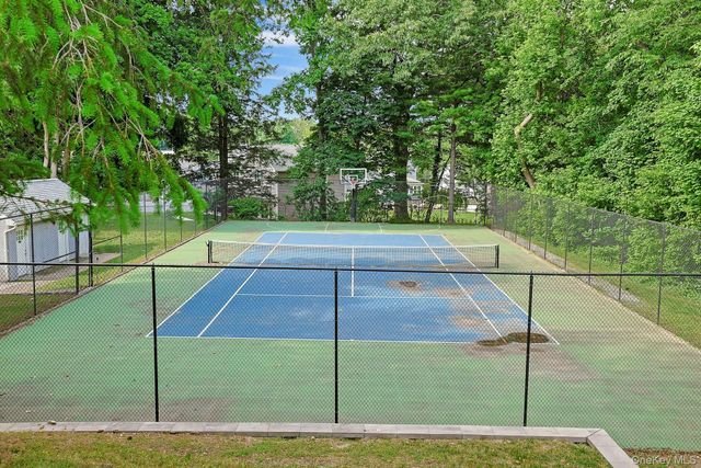 100 Chateau Lane 8, Hawthorne, NY 10532