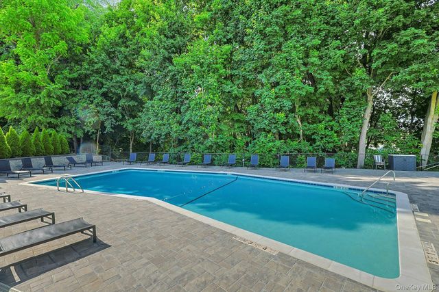 100 Chateau Lane 8, Hawthorne, NY 10532