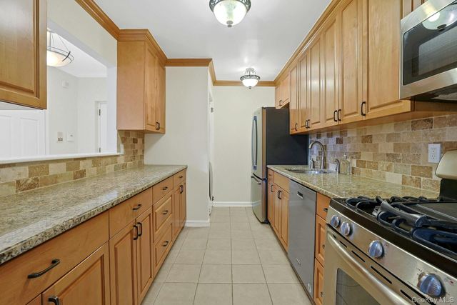 100 Chateau Lane 8, Hawthorne, NY 10532