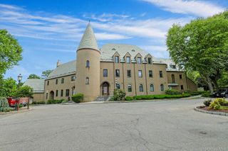 100 Chateau Lane 8, Hawthorne, NY 10532