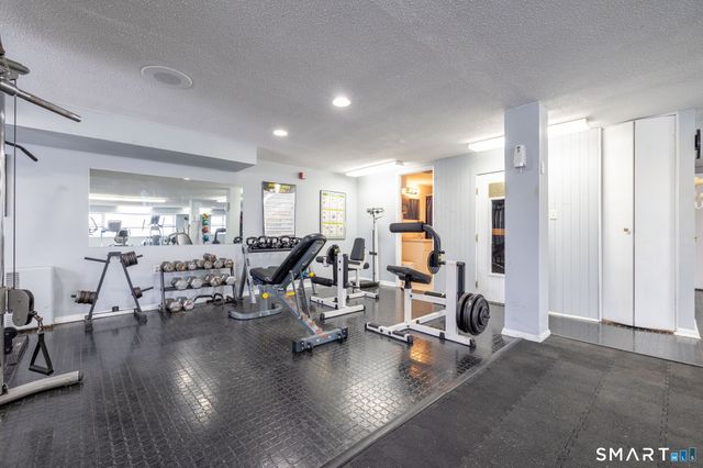 887 Farmington Avenue 6F, West Hartford, CT 06119