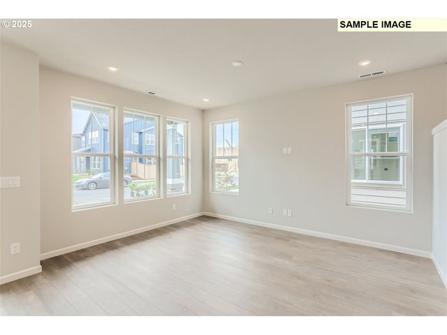 7386 Se Madrone St, Hillsboro, OR 97123