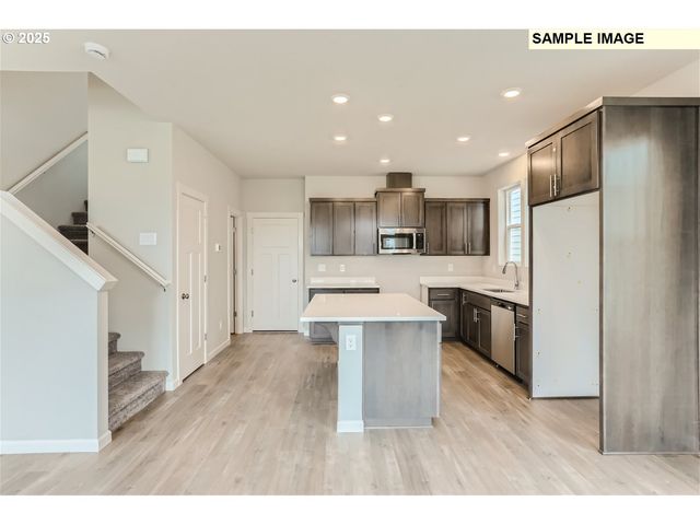 7386 Se Madrone St, Hillsboro, OR 97123